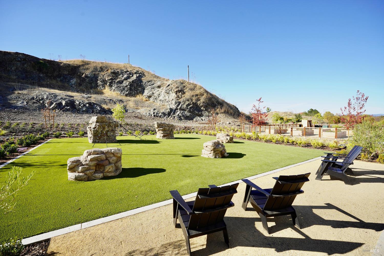 Detail Gallery Image 4 of 28 For 106 Rockview Rd, Novato,  CA 94949 - 3 Beds | 3/1 Baths