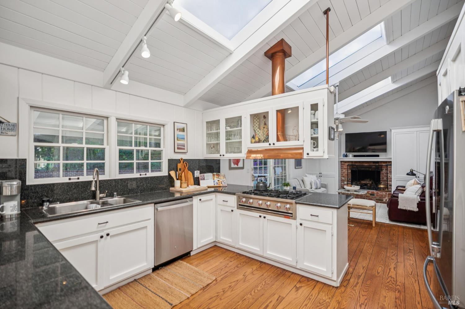 Detail Gallery Image 17 of 48 For 497 Fairway Dr, Novato,  CA 94949 - 4 Beds | 2 Baths