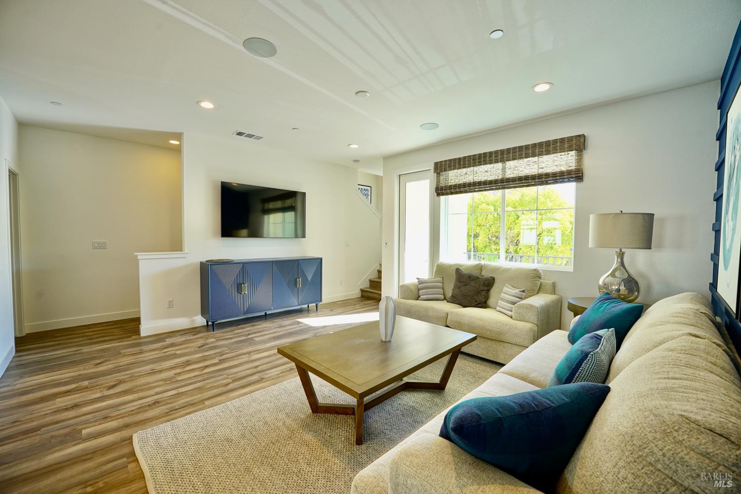 Detail Gallery Image 20 of 28 For 106 Rockview Rd, Novato,  CA 94949 - 3 Beds | 3/1 Baths