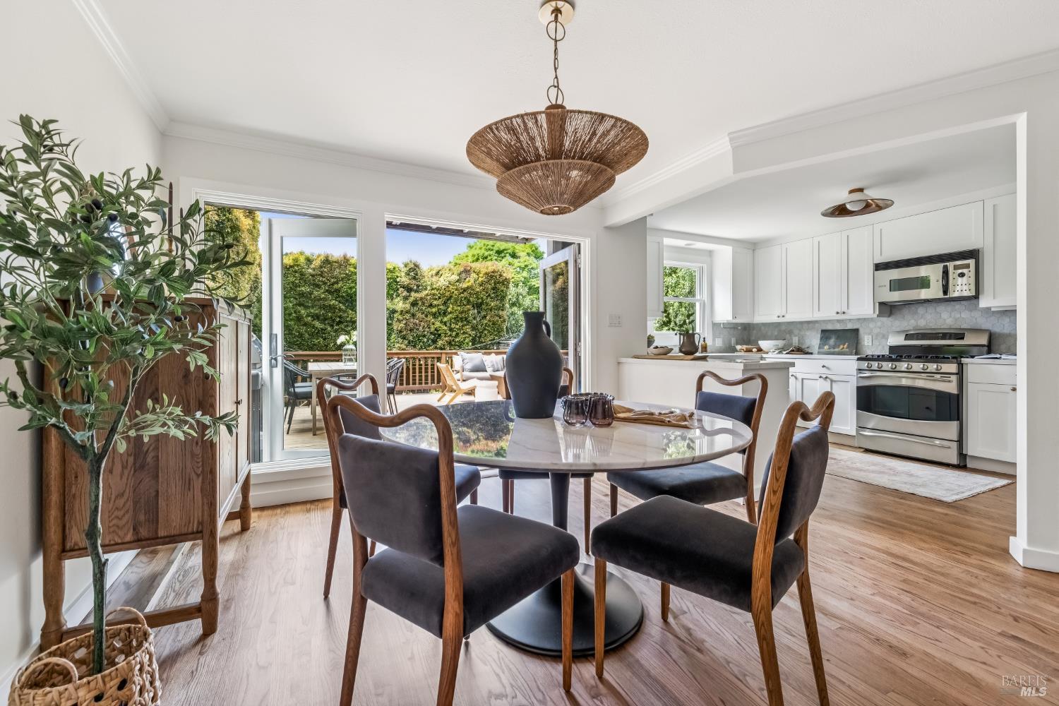 Detail Gallery Image 15 of 39 For 44 Catalpa Ave, Mill Valley,  CA 94941 - 3 Beds | 2 Baths