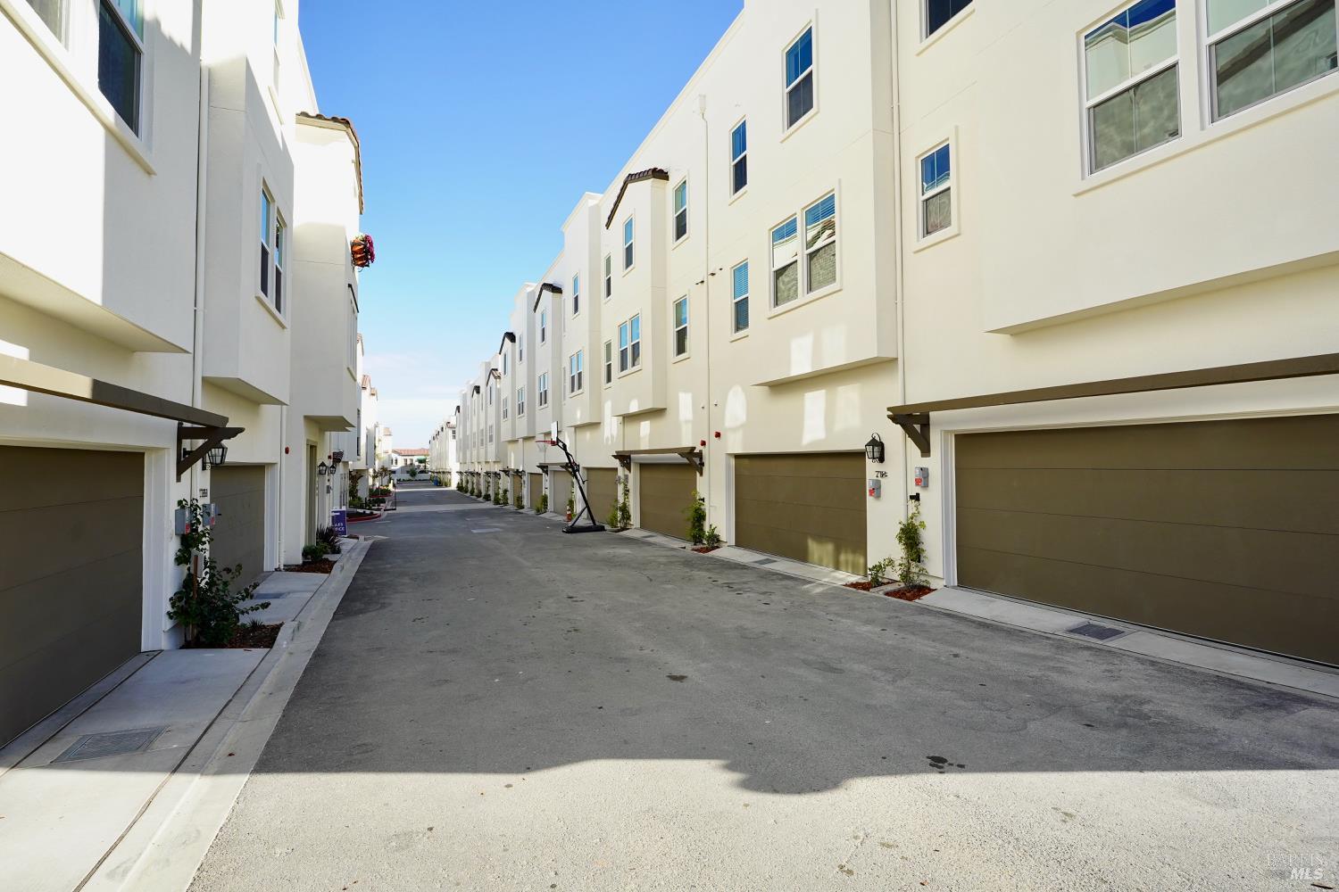 Detail Gallery Image 21 of 28 For 106 Rockview Rd, Novato,  CA 94949 - 3 Beds | 3/1 Baths