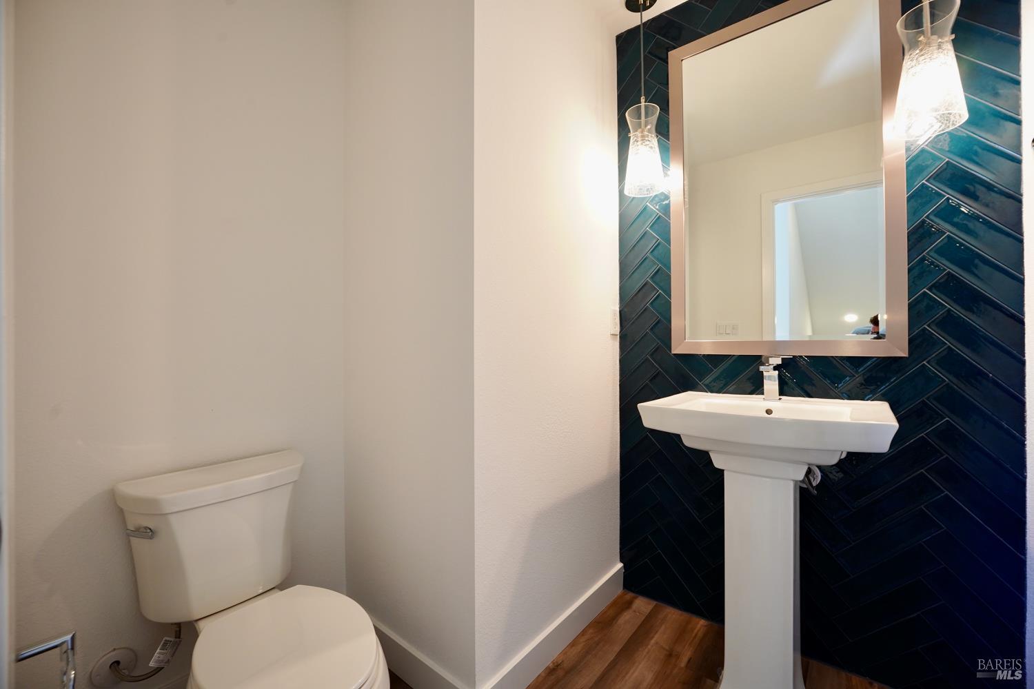 Detail Gallery Image 8 of 28 For 106 Rockview Rd, Novato,  CA 94949 - 3 Beds | 3/1 Baths