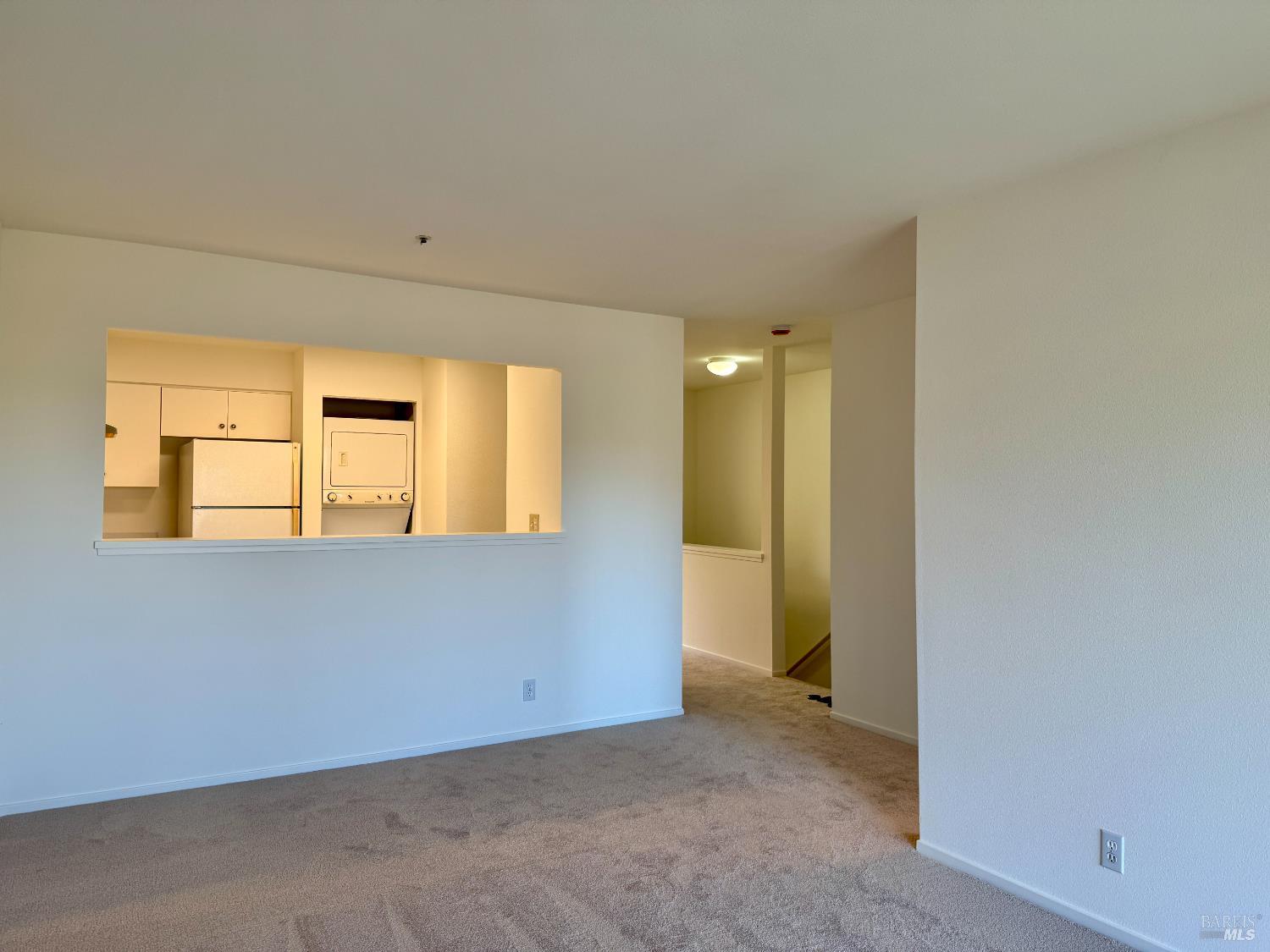 Detail Gallery Image 7 of 12 For 77 Parkview Cir, Corte Madera,  CA 94925 - 2 Beds | 1 Baths
