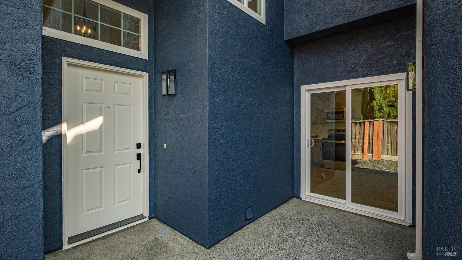 Detail Gallery Image 6 of 30 For 873 Knights Cir, Vallejo,  CA 94591 - 3 Beds | 2/1 Baths