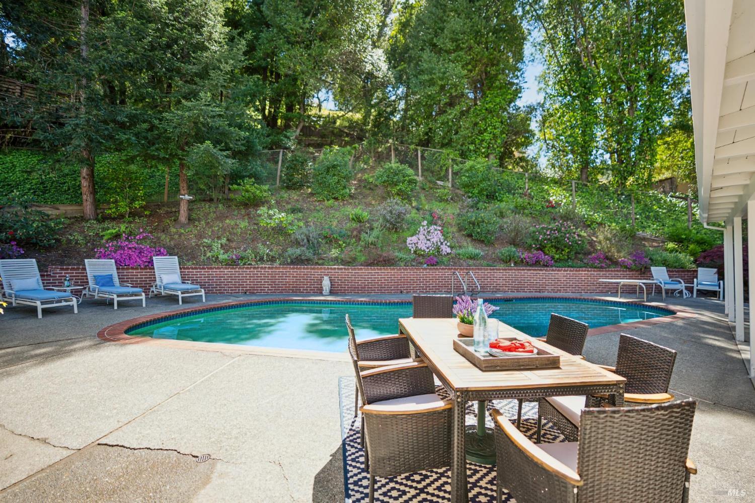 Detail Gallery Image 42 of 48 For 497 Fairway Dr, Novato,  CA 94949 - 4 Beds | 2 Baths