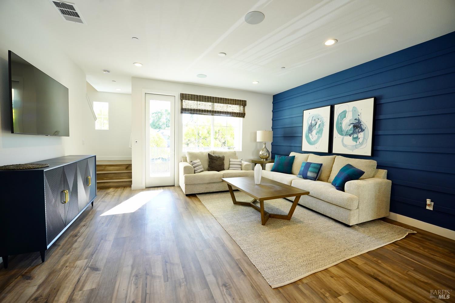 Detail Gallery Image 19 of 28 For 106 Rockview Rd, Novato,  CA 94949 - 3 Beds | 3/1 Baths