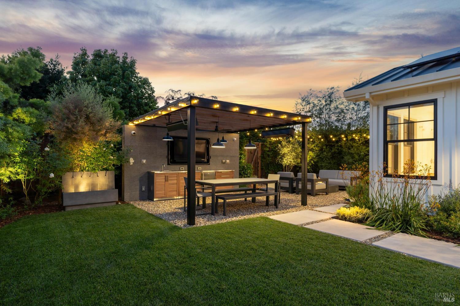 Detail Gallery Image 39 of 44 For 85 Harriet Way, Tiburon,  CA 94920 - 4 Beds | 2/1 Baths