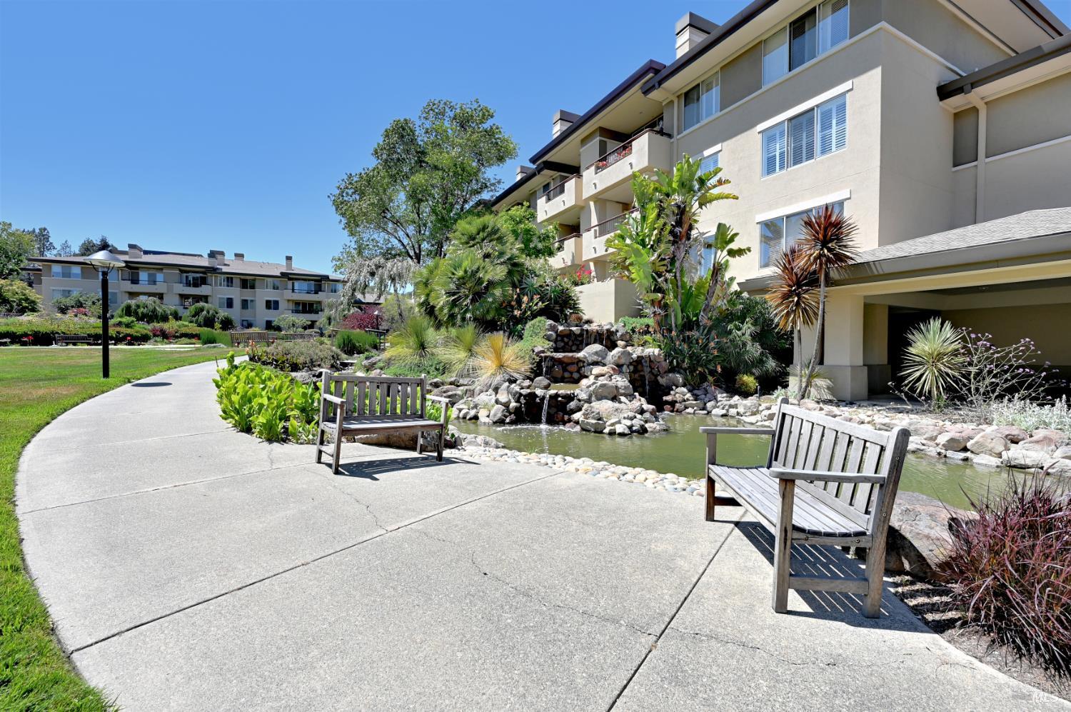 Detail Gallery Image 16 of 22 For 100 Deer Valley Rd 3g,  San Rafael,  CA 94903 - 2 Beds | 2 Baths