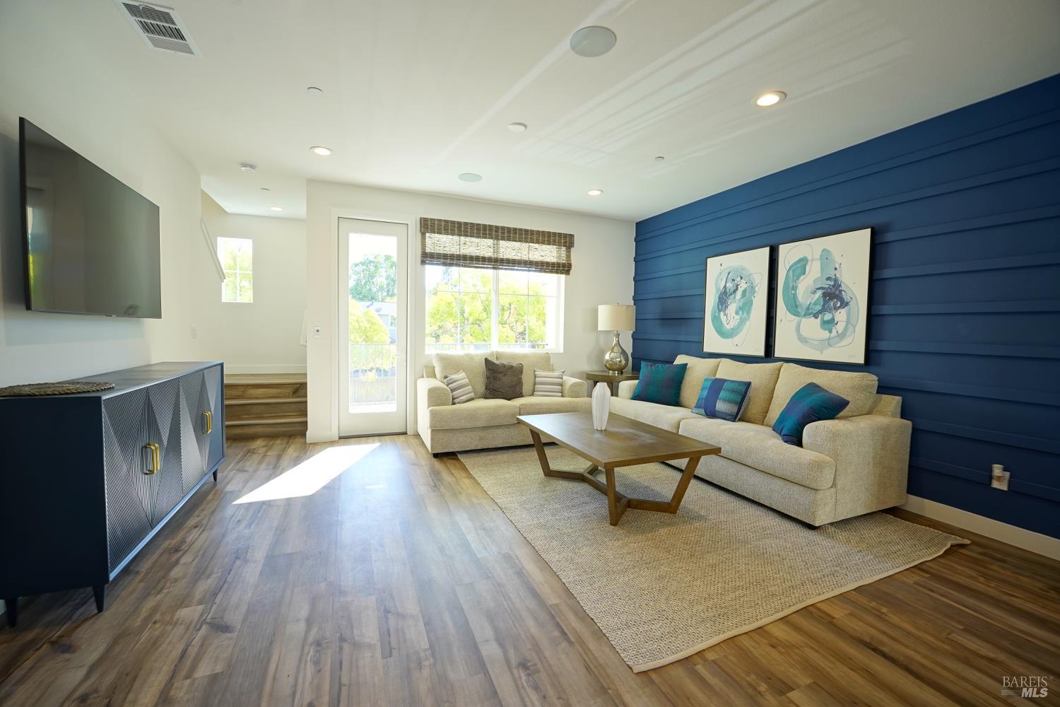 Detail Gallery Image 23 of 28 For 106 Rockview Rd, Novato,  CA 94949 - 3 Beds | 3/1 Baths