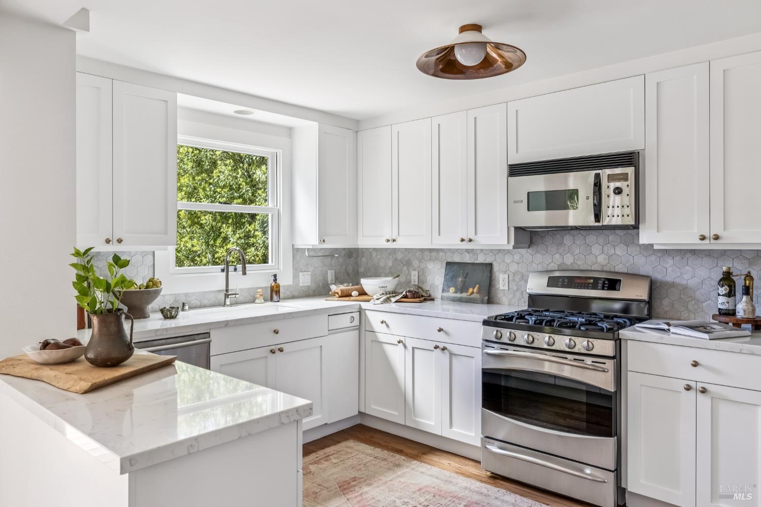 Detail Gallery Image 18 of 39 For 44 Catalpa Ave, Mill Valley,  CA 94941 - 3 Beds | 2 Baths