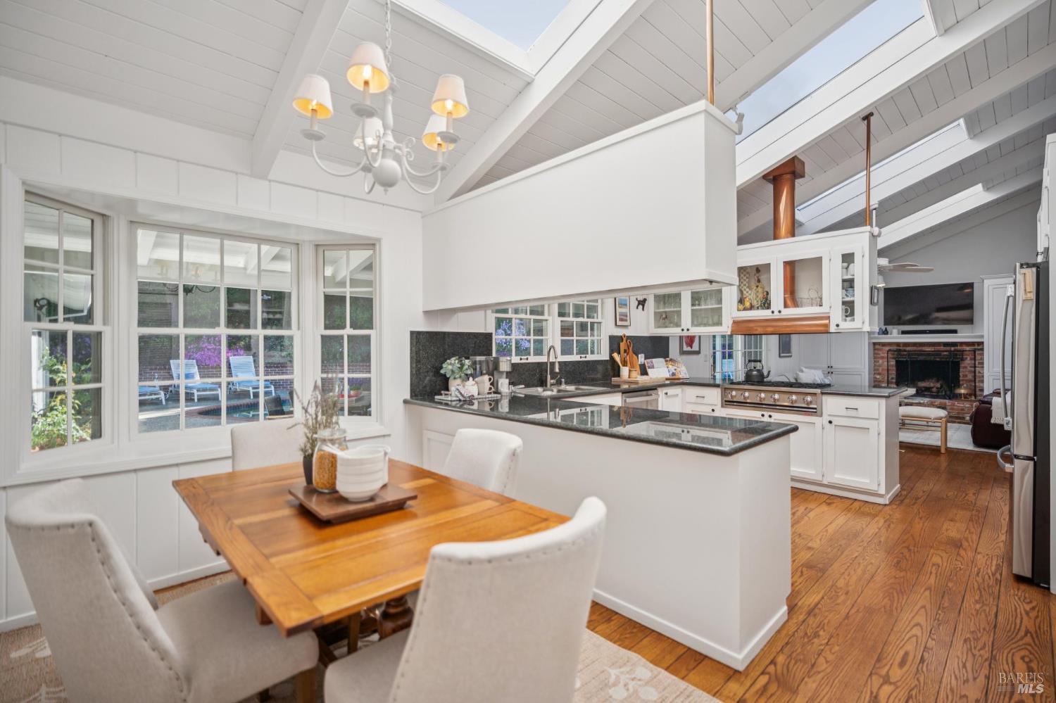 Detail Gallery Image 14 of 48 For 497 Fairway Dr, Novato,  CA 94949 - 4 Beds | 2 Baths