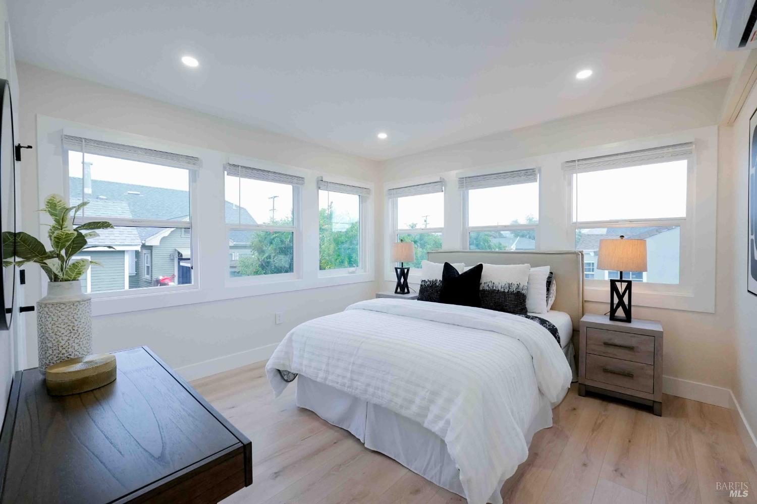 Detail Gallery Image 23 of 46 For 700 Springs Rd, Vallejo,  CA 94590 - 2 Beds | 1 Baths