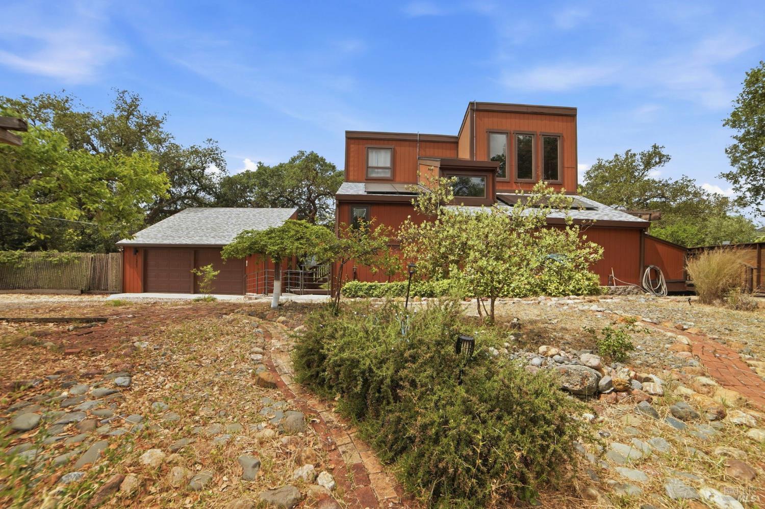 Detail Gallery Image 2 of 48 For 26807 Oak Knoll Ter, Cloverdale,  CA 95425 - 2 Beds | 2 Baths