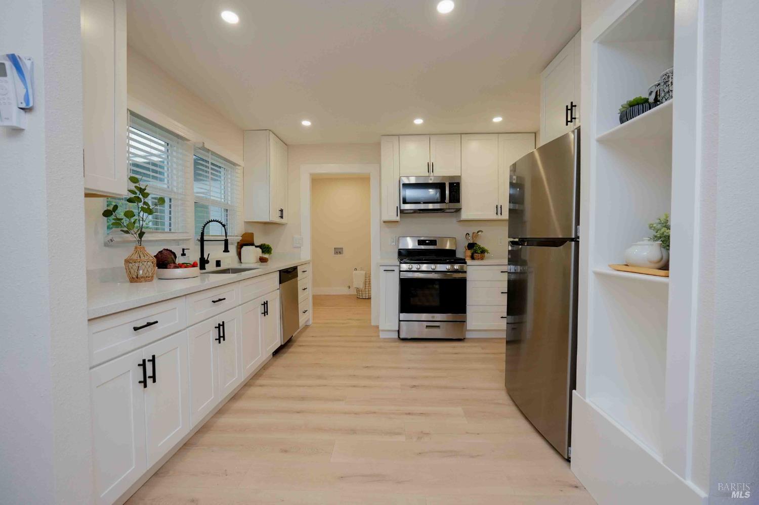 Detail Gallery Image 14 of 46 For 700 Springs Rd, Vallejo,  CA 94590 - 2 Beds | 1 Baths