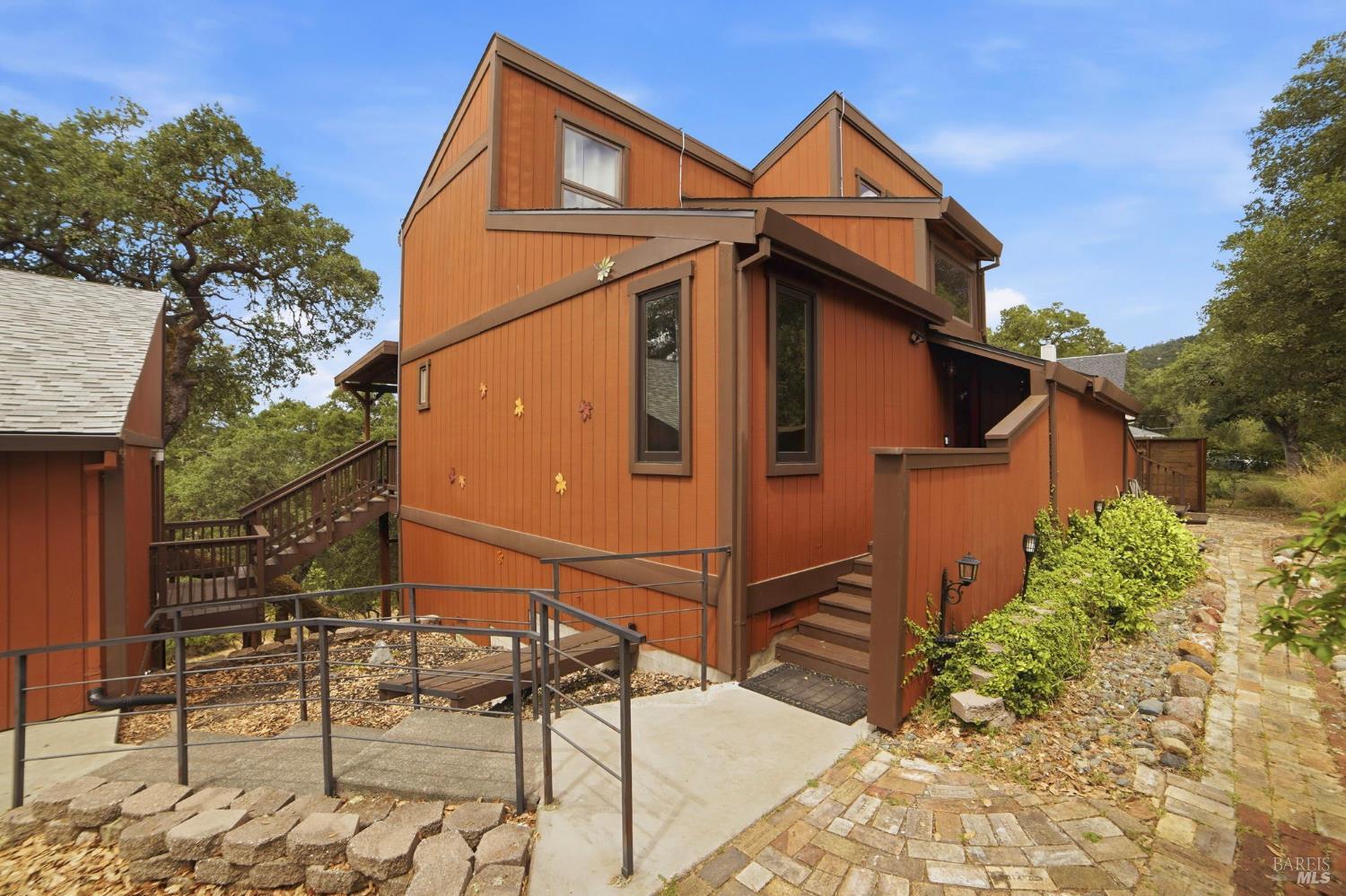 Detail Gallery Image 5 of 48 For 26807 Oak Knoll Ter, Cloverdale,  CA 95425 - 2 Beds | 2 Baths