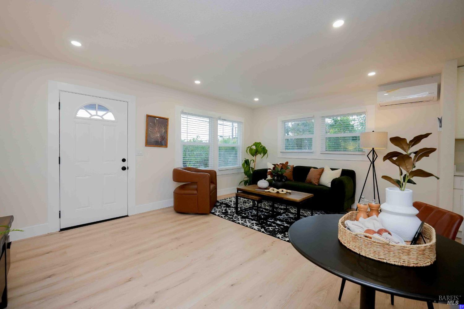 Detail Gallery Image 18 of 46 For 700 Springs Rd, Vallejo,  CA 94590 - 2 Beds | 1 Baths