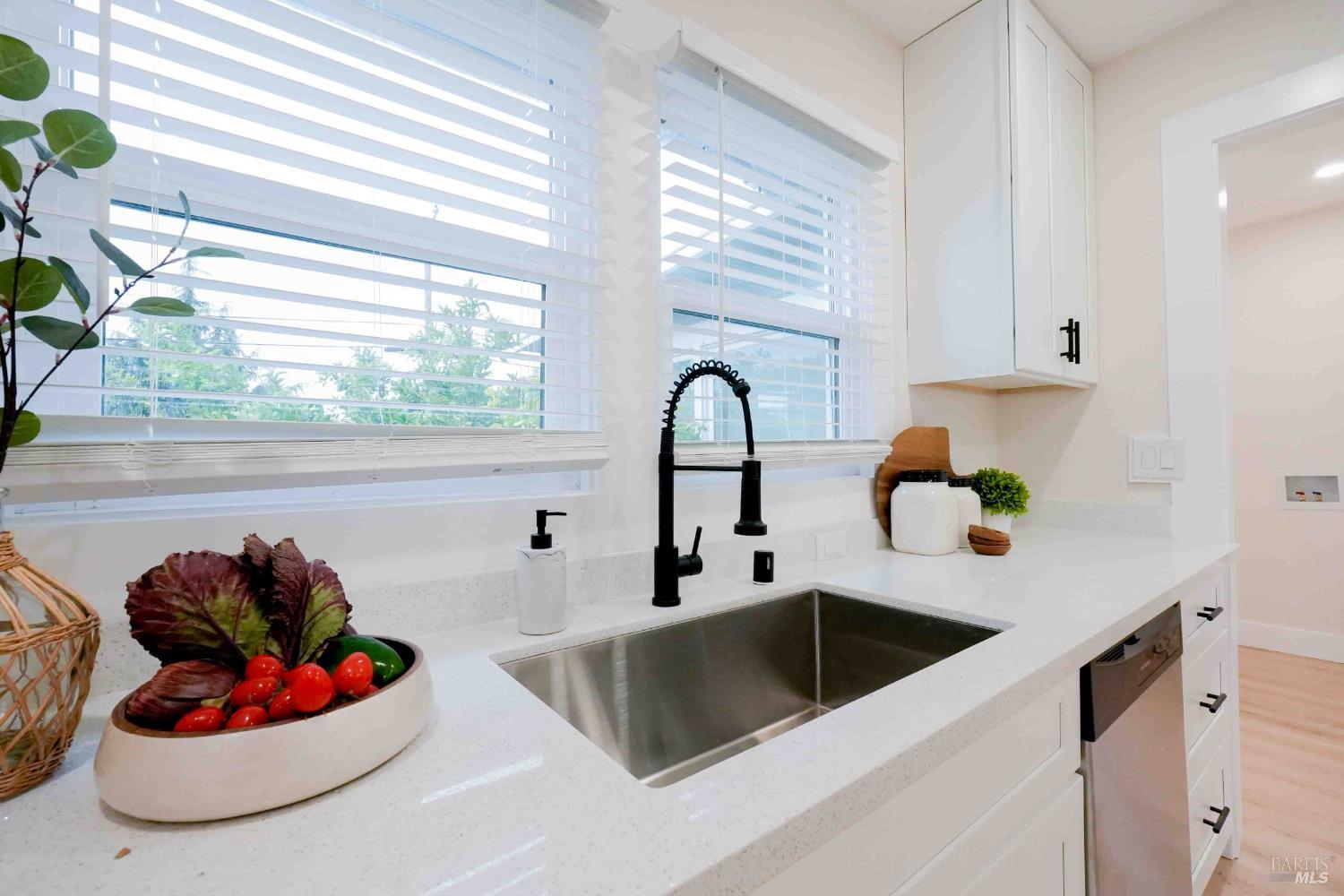 Detail Gallery Image 22 of 46 For 700 Springs Rd, Vallejo,  CA 94590 - 2 Beds | 1 Baths