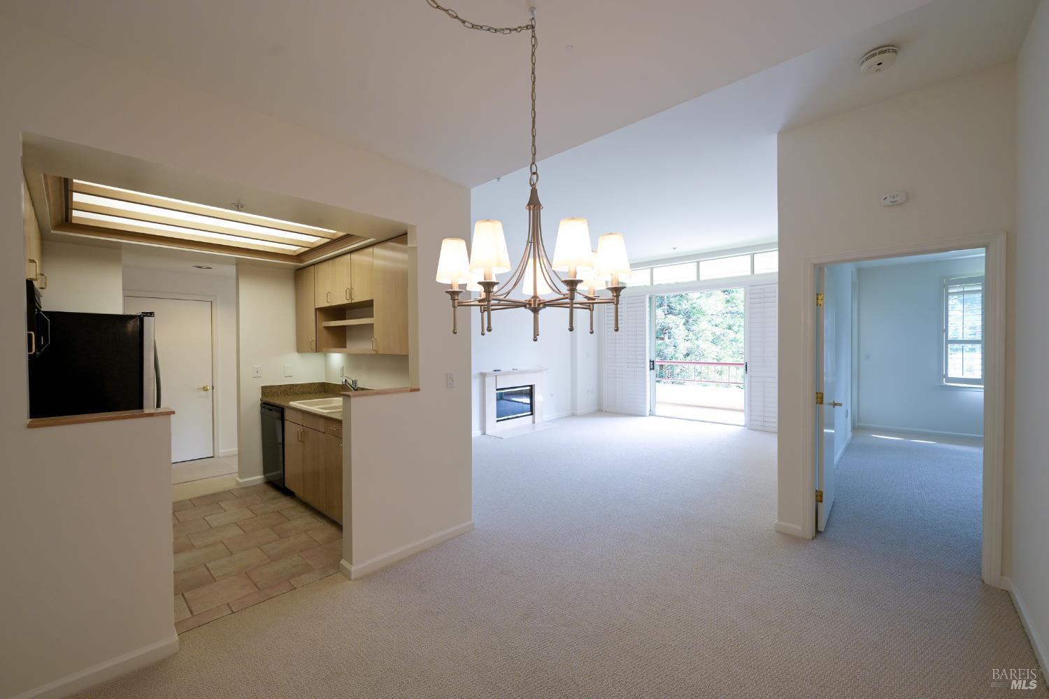 Detail Gallery Image 18 of 22 For 100 Deer Valley Rd 3g,  San Rafael,  CA 94903 - 2 Beds | 2 Baths