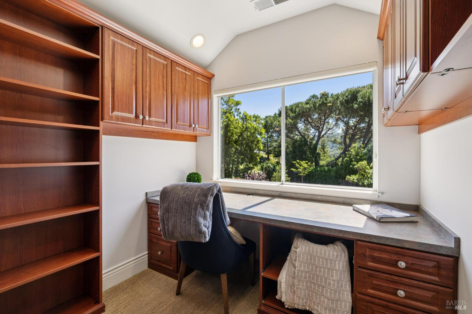 Detail Gallery Image 21 of 88 For 43 Oak Valley Dr, Novato,  CA 94947 - 5 Beds | 3 Baths