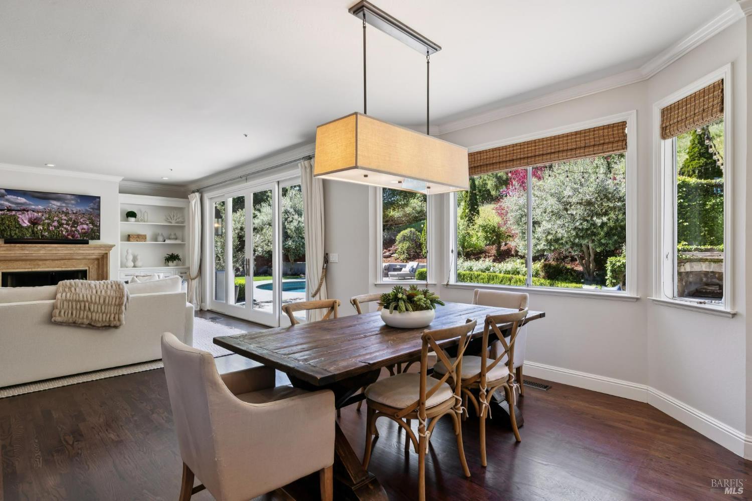 Detail Gallery Image 12 of 88 For 43 Oak Valley Dr, Novato,  CA 94947 - 5 Beds | 3 Baths