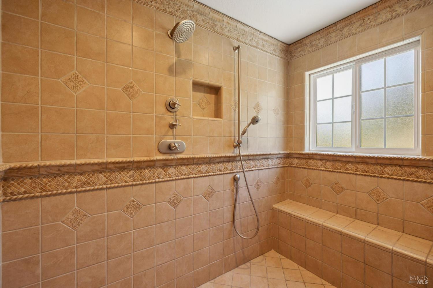 Detail Gallery Image 19 of 88 For 43 Oak Valley Dr, Novato,  CA 94947 - 5 Beds | 3 Baths