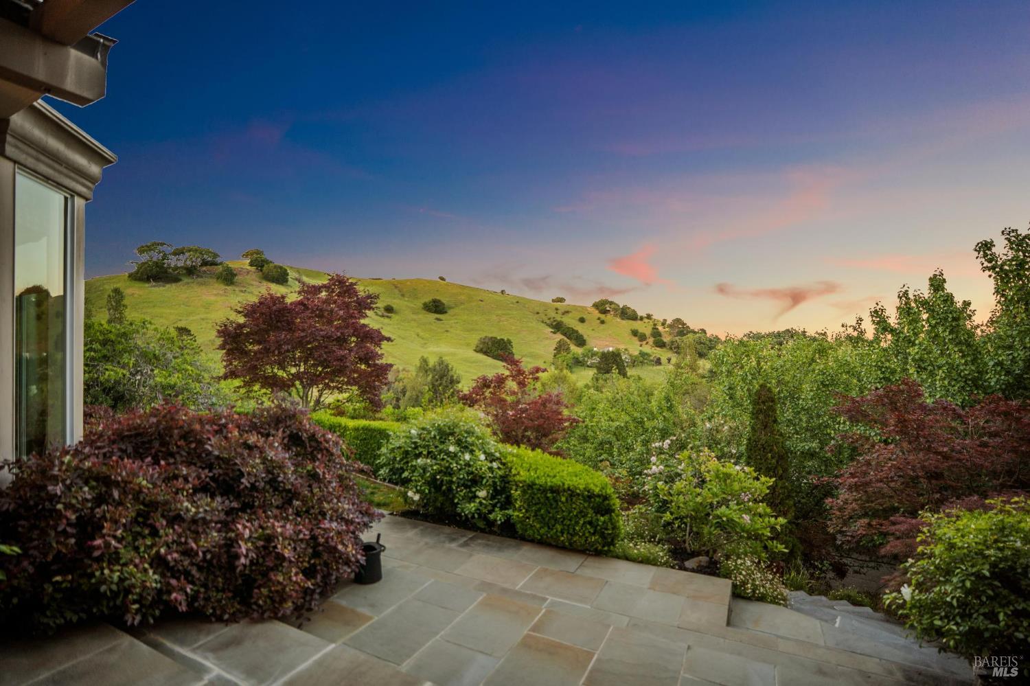 Detail Gallery Image 34 of 88 For 43 Oak Valley Dr, Novato,  CA 94947 - 5 Beds | 3 Baths