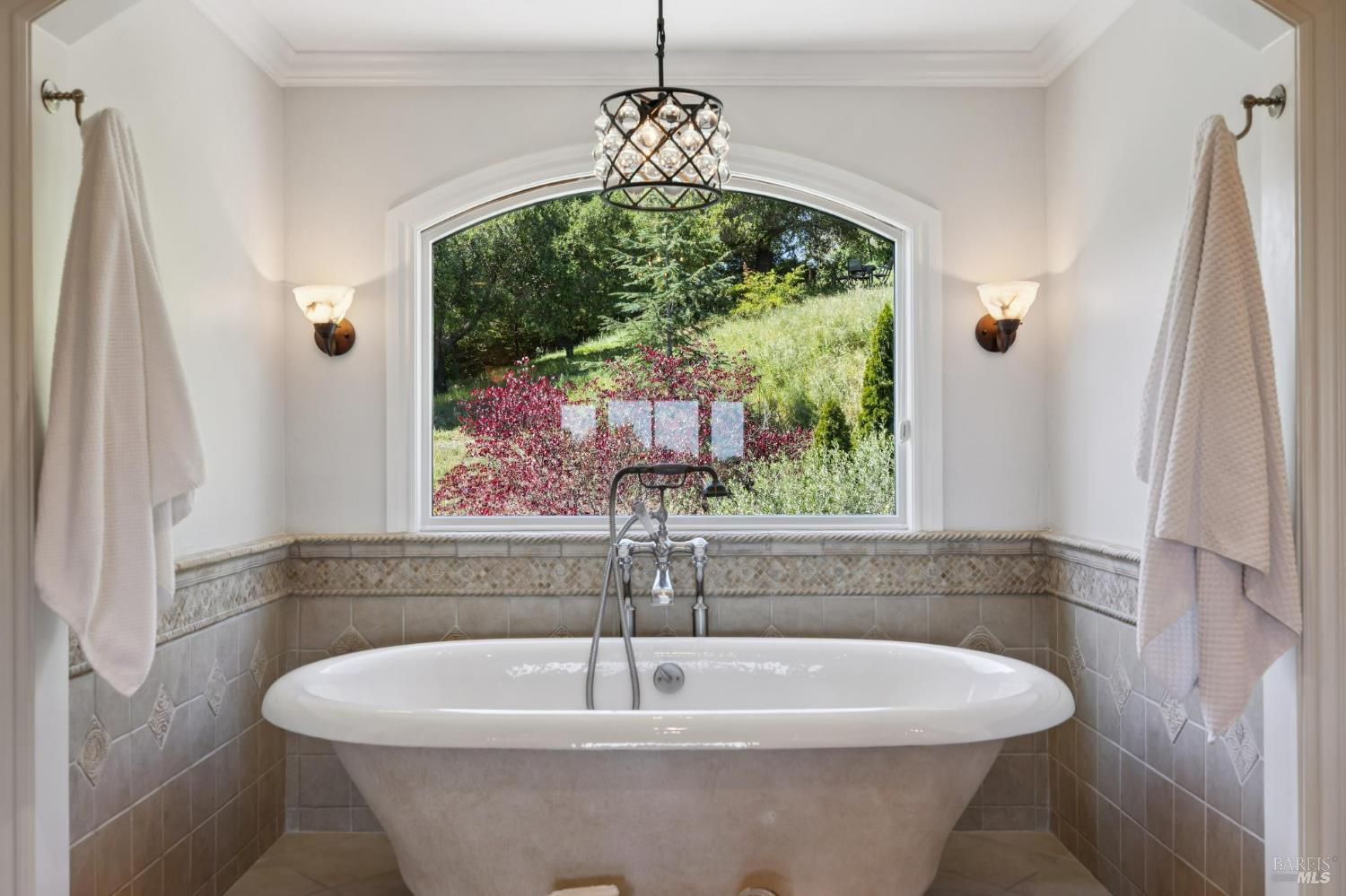 Detail Gallery Image 17 of 88 For 43 Oak Valley Dr, Novato,  CA 94947 - 5 Beds | 3 Baths