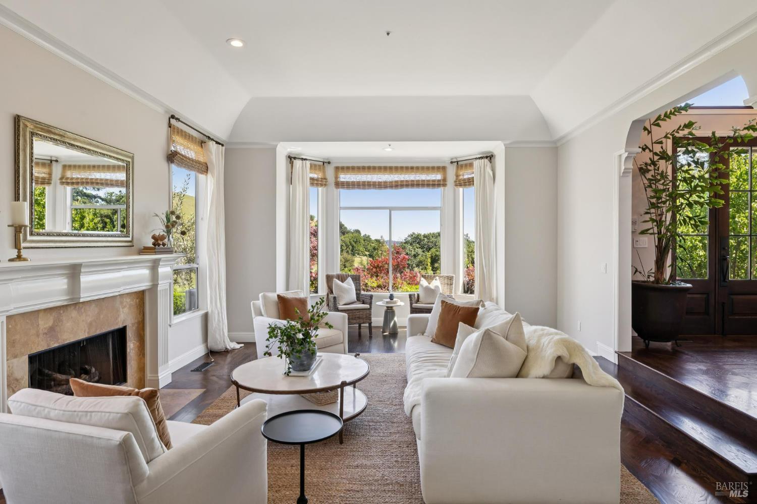 Detail Gallery Image 8 of 88 For 43 Oak Valley Dr, Novato,  CA 94947 - 5 Beds | 3 Baths