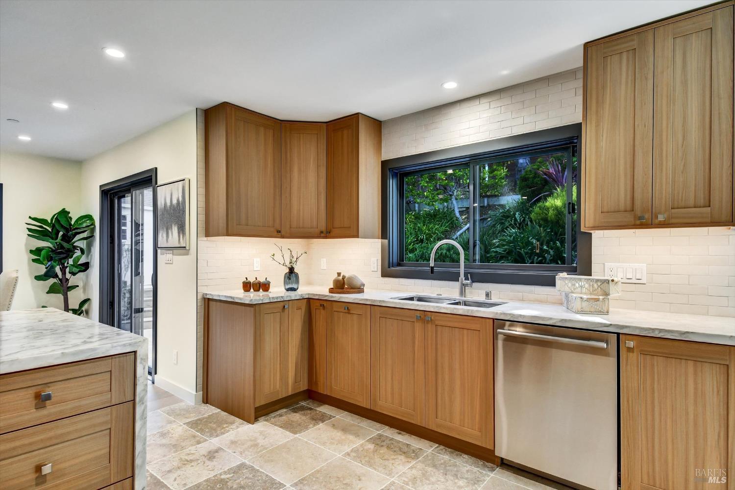 Detail Gallery Image 4 of 40 For 148 Auburn St, San Rafael,  CA 94901 - – Beds | – Baths