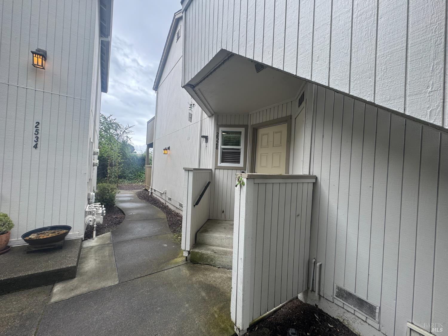 2528 Westberry Drive photo 2