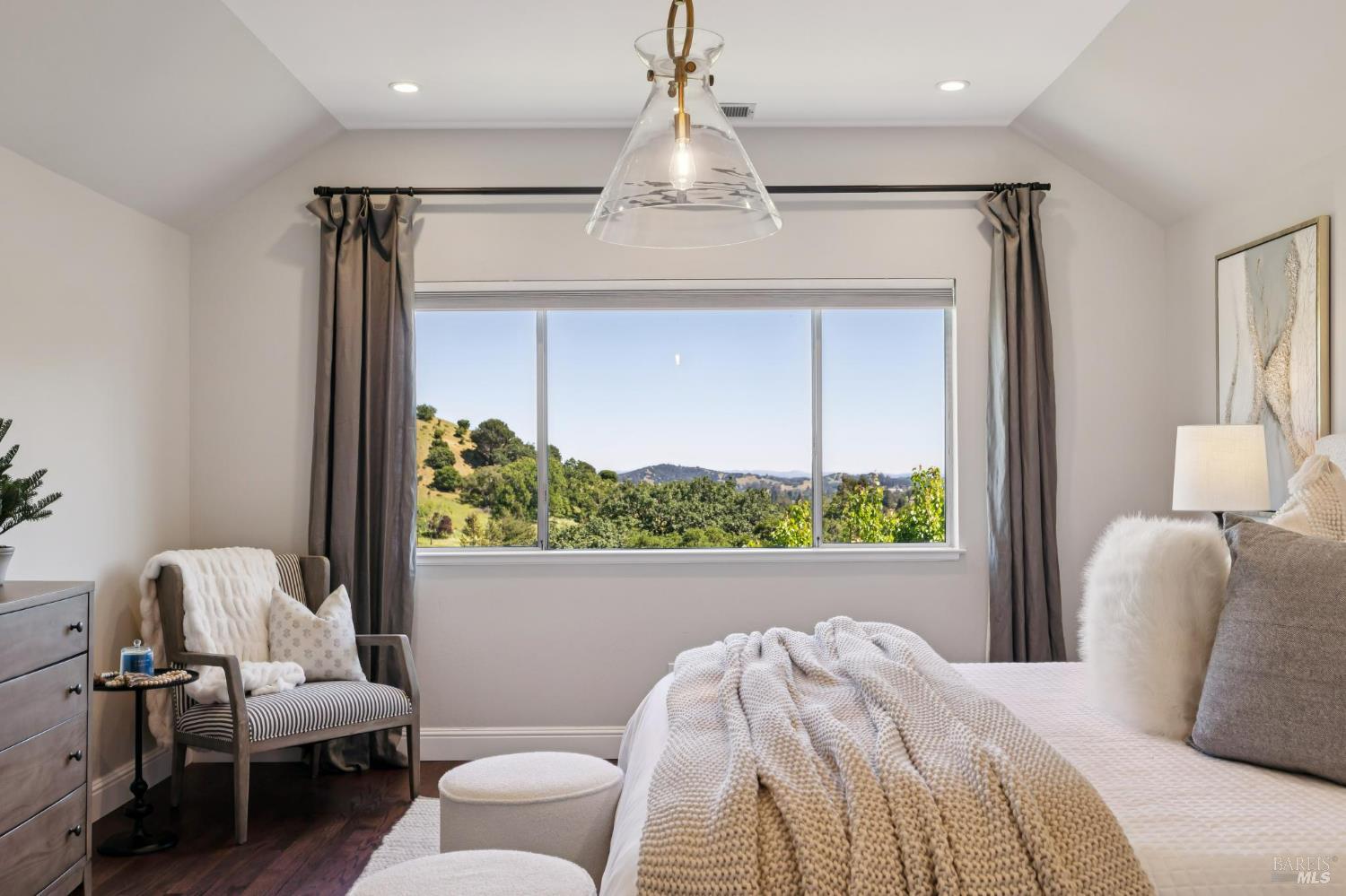 Detail Gallery Image 55 of 88 For 43 Oak Valley Dr, Novato,  CA 94947 - 5 Beds | 3 Baths