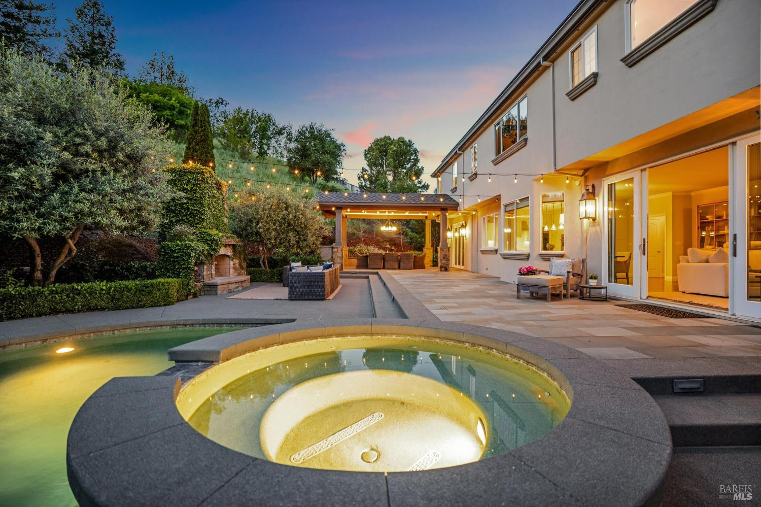 Detail Gallery Image 31 of 88 For 43 Oak Valley Dr, Novato,  CA 94947 - 5 Beds | 3 Baths