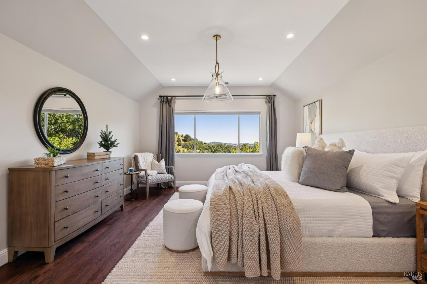 Detail Gallery Image 76 of 88 For 43 Oak Valley Dr, Novato,  CA 94947 - 5 Beds | 3 Baths