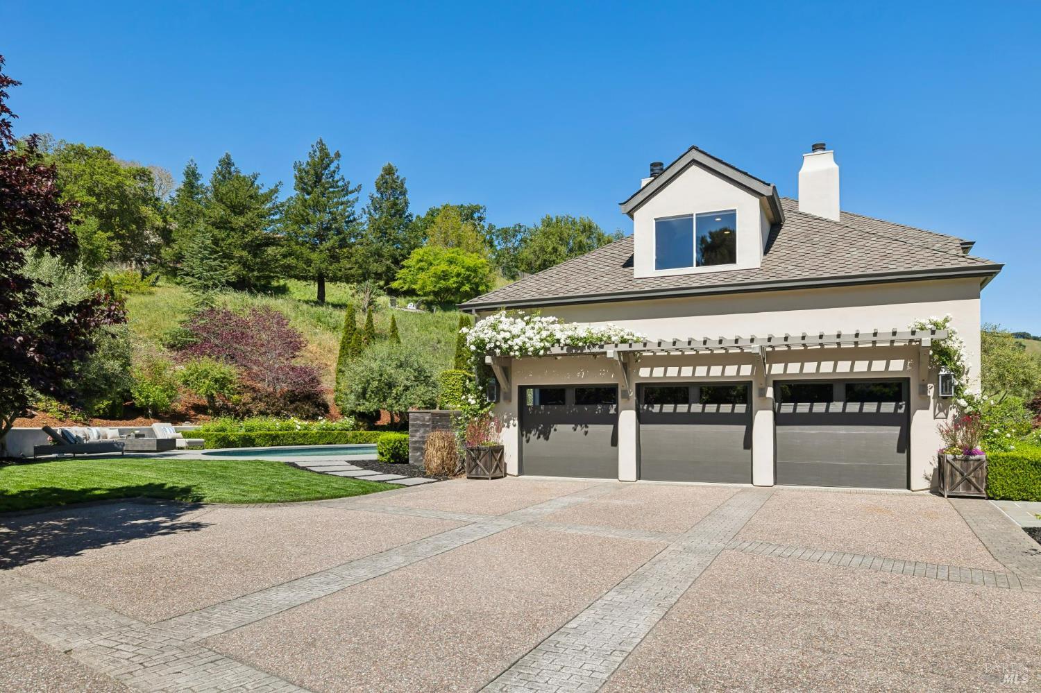 Detail Gallery Image 37 of 88 For 43 Oak Valley Dr, Novato,  CA 94947 - 5 Beds | 3 Baths