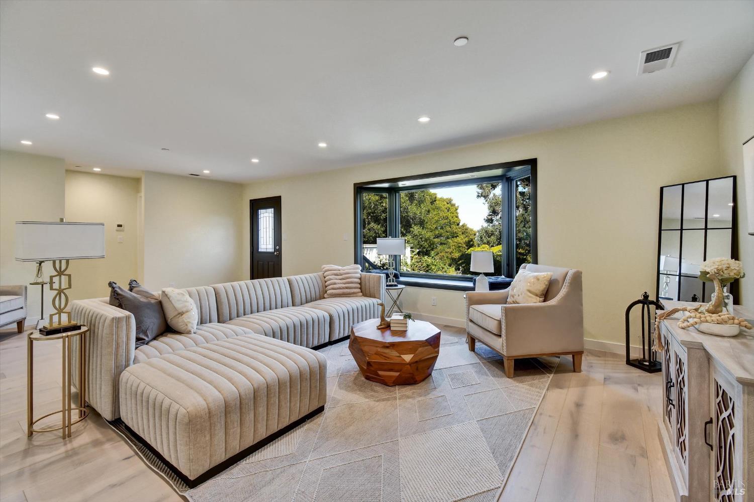 Detail Gallery Image 9 of 40 For 148 Auburn St, San Rafael,  CA 94901 - – Beds | – Baths