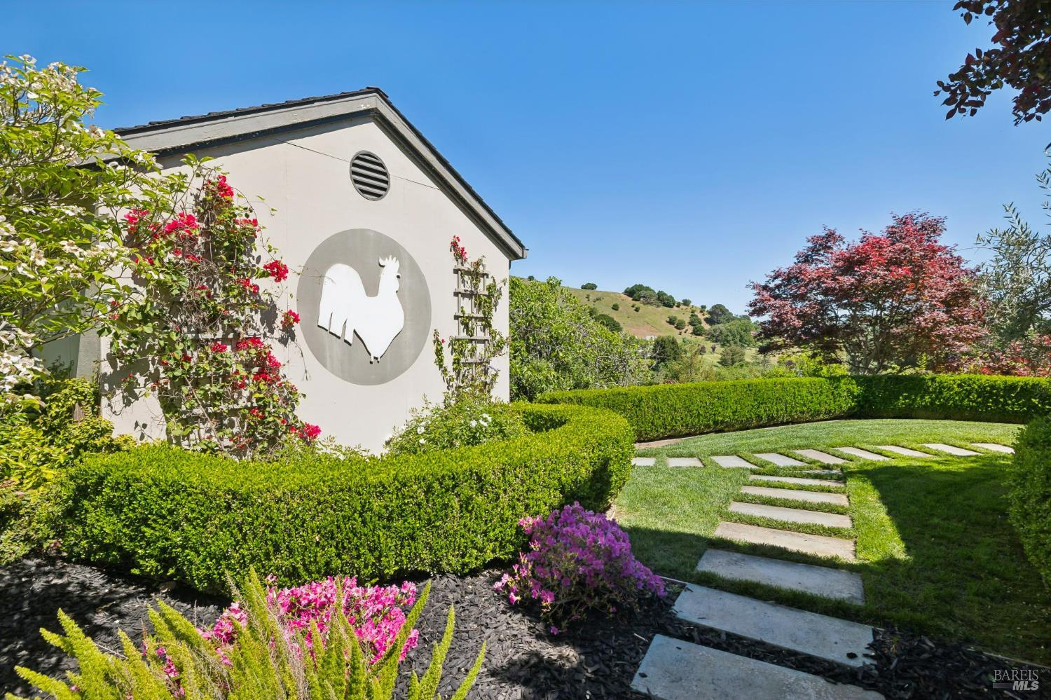 Detail Gallery Image 68 of 88 For 43 Oak Valley Dr, Novato,  CA 94947 - 5 Beds | 3 Baths