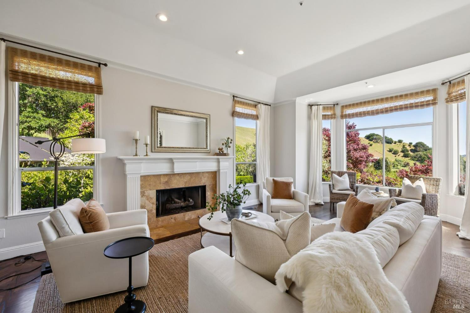 Detail Gallery Image 43 of 88 For 43 Oak Valley Dr, Novato,  CA 94947 - 5 Beds | 3 Baths