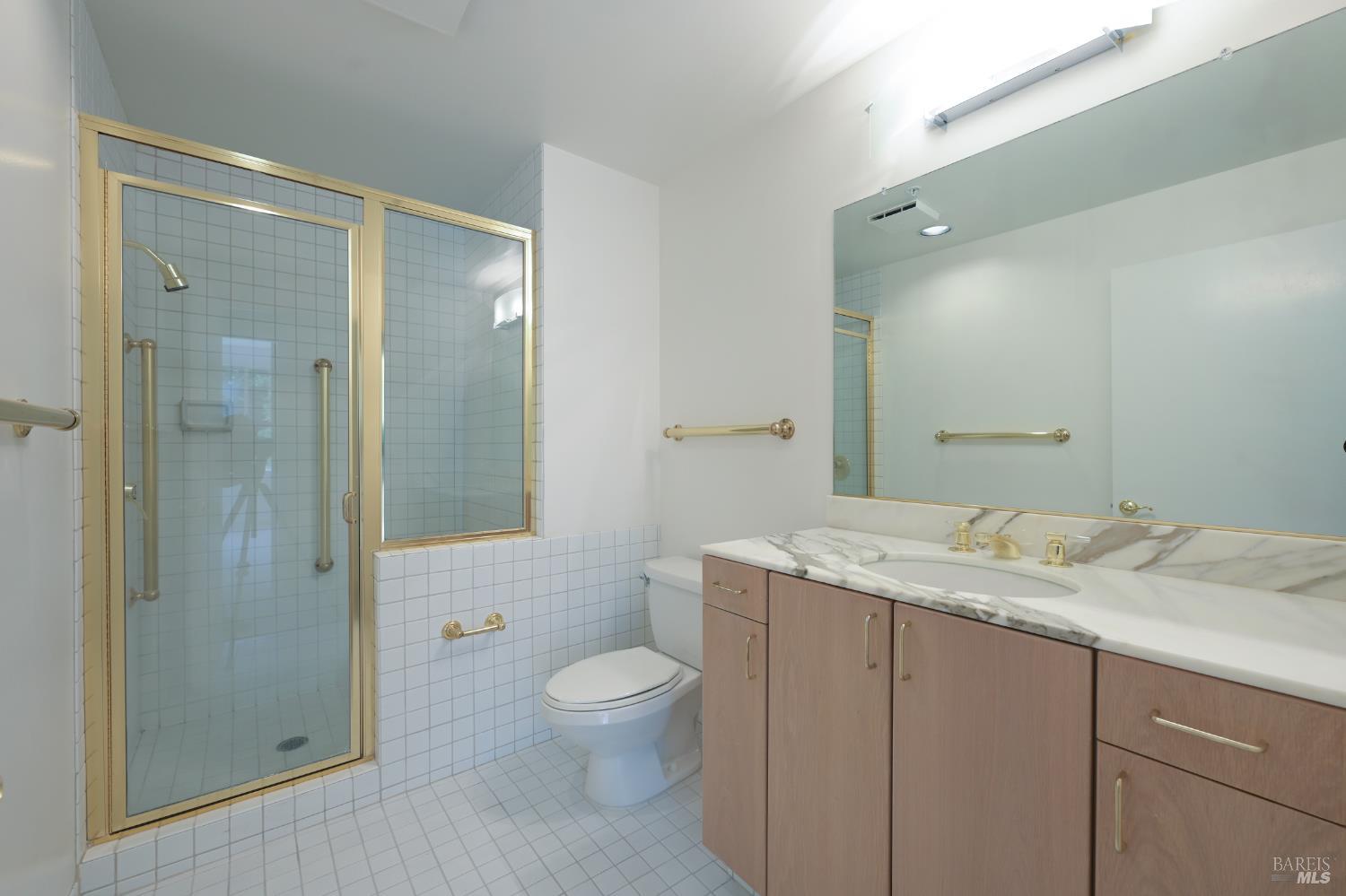 Detail Gallery Image 19 of 22 For 100 Deer Valley Rd 3g,  San Rafael,  CA 94903 - 2 Beds | 2 Baths