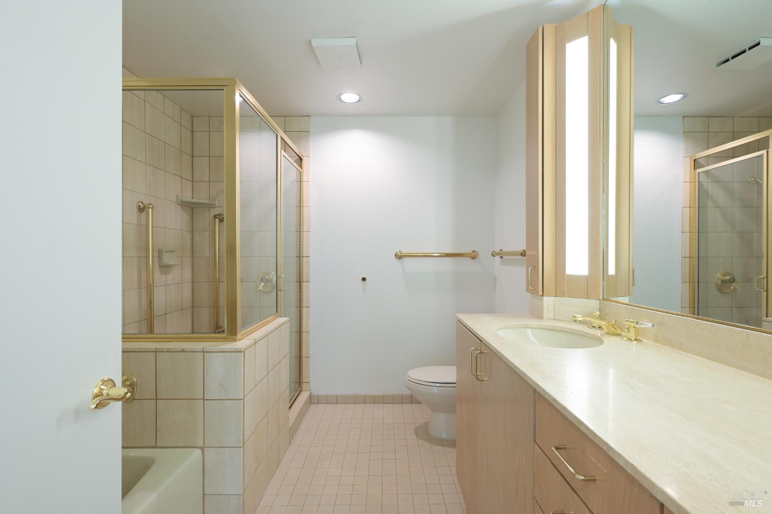 Detail Gallery Image 20 of 22 For 100 Deer Valley Rd 3g,  San Rafael,  CA 94903 - 2 Beds | 2 Baths