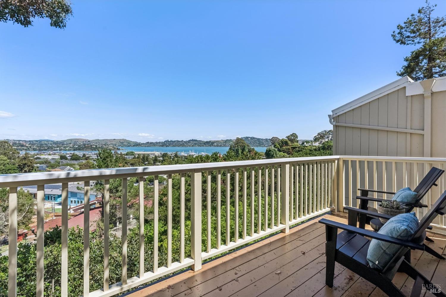 Detail Gallery Image 19 of 33 For 135 Lincoln Dr, Sausalito,  CA 94965 - 3 Beds | 2/1 Baths