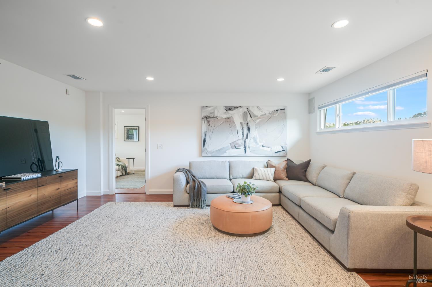 Detail Gallery Image 17 of 44 For 16 Wallace Way, San Rafael,  CA 94903 - 4 Beds | 3 Baths