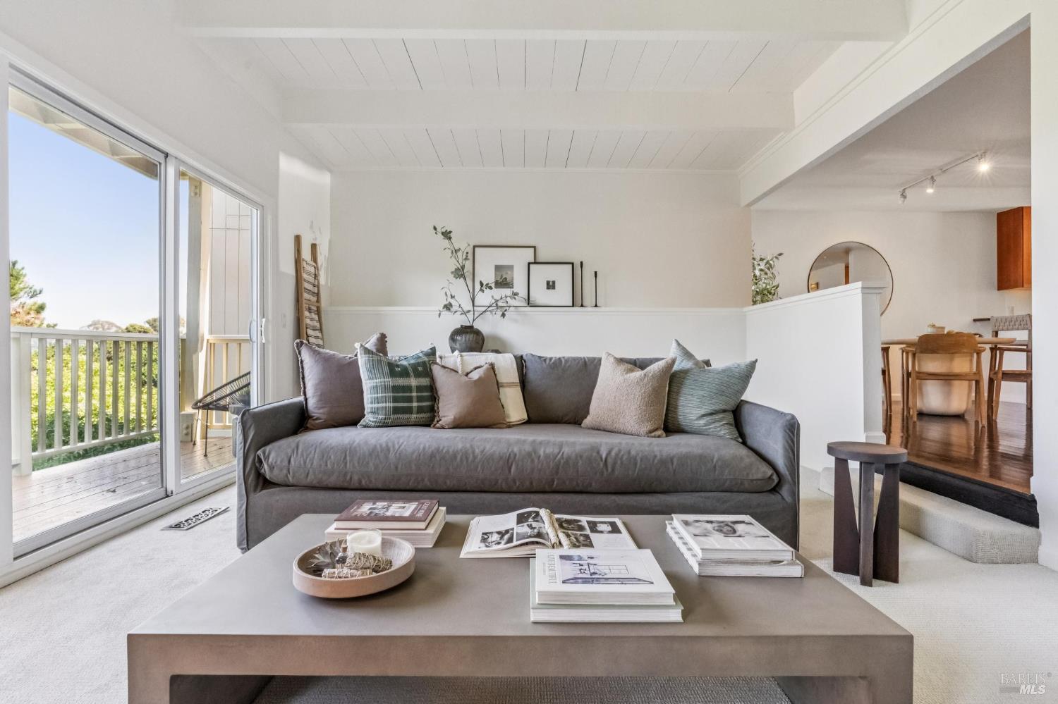 Detail Gallery Image 13 of 33 For 135 Lincoln Dr, Sausalito,  CA 94965 - 3 Beds | 2/1 Baths