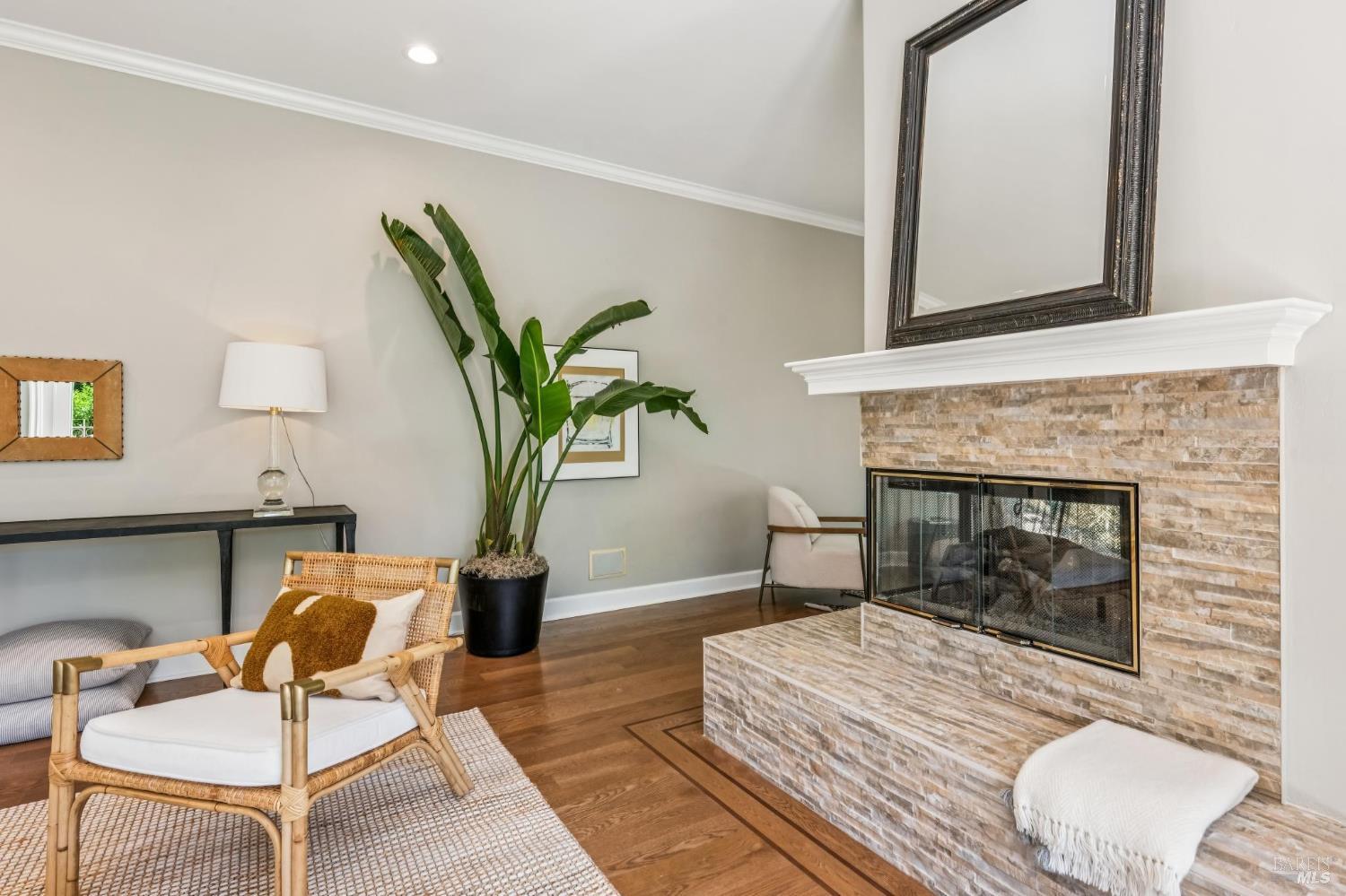 Detail Gallery Image 8 of 56 For 5 Heatherstone Ln, San Rafael,  CA 94903 - 4 Beds | 3 Baths