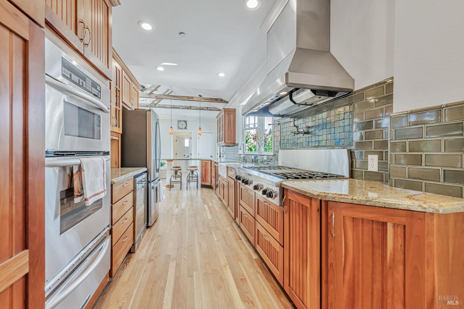 Detail Gallery Image 7 of 34 For 405 Oakdale Ave, Corte Madera,  CA 94925 - 5 Beds | 4/1 Baths