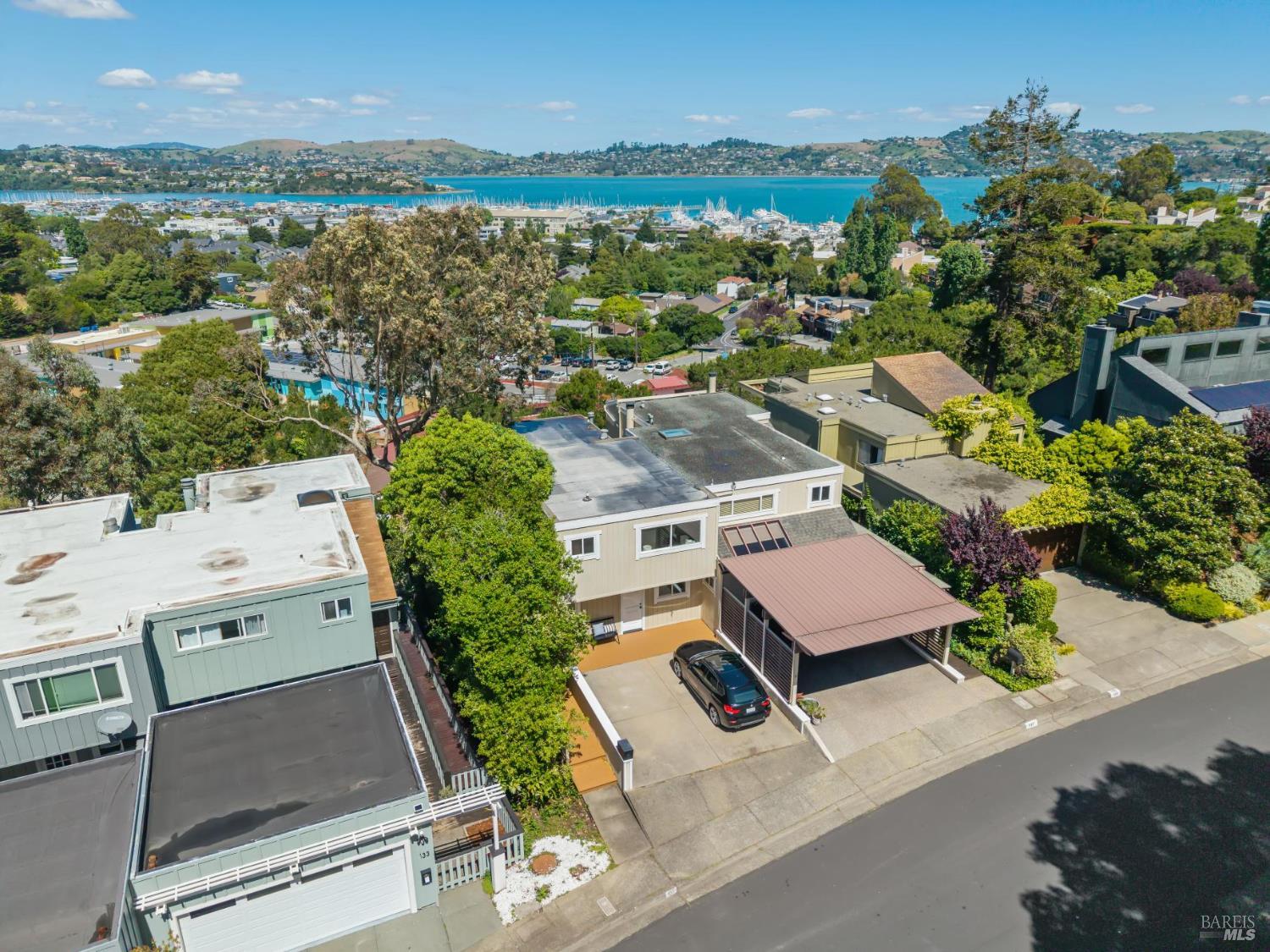 Detail Gallery Image 32 of 33 For 135 Lincoln Dr, Sausalito,  CA 94965 - 3 Beds | 2/1 Baths