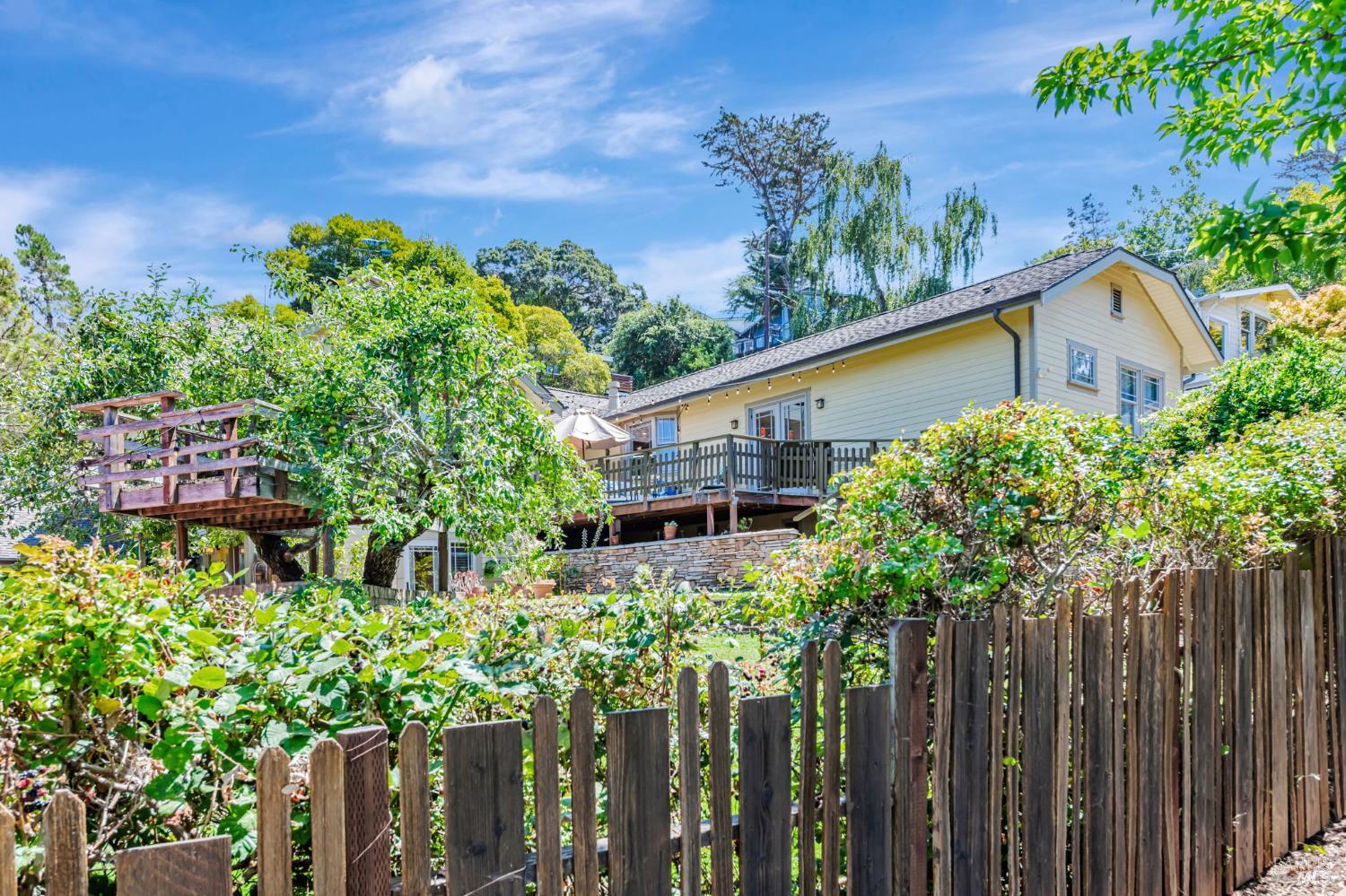 Detail Gallery Image 33 of 34 For 405 Oakdale Ave, Corte Madera,  CA 94925 - 5 Beds | 4/1 Baths