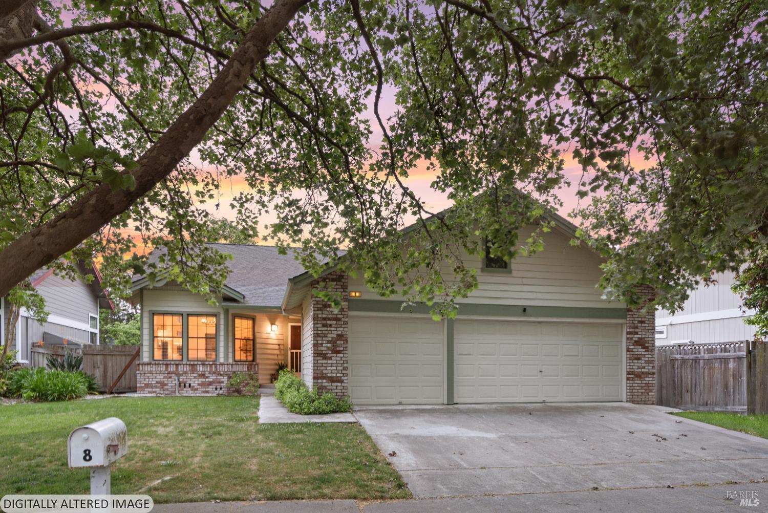 8 Starling Drive photo 3