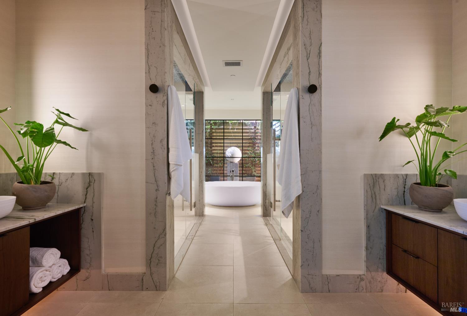 Detail Gallery Image 8 of 19 For 608 Seminary Dr, Mill Valley,  CA 94941 - 5 Beds | 4/2 Baths