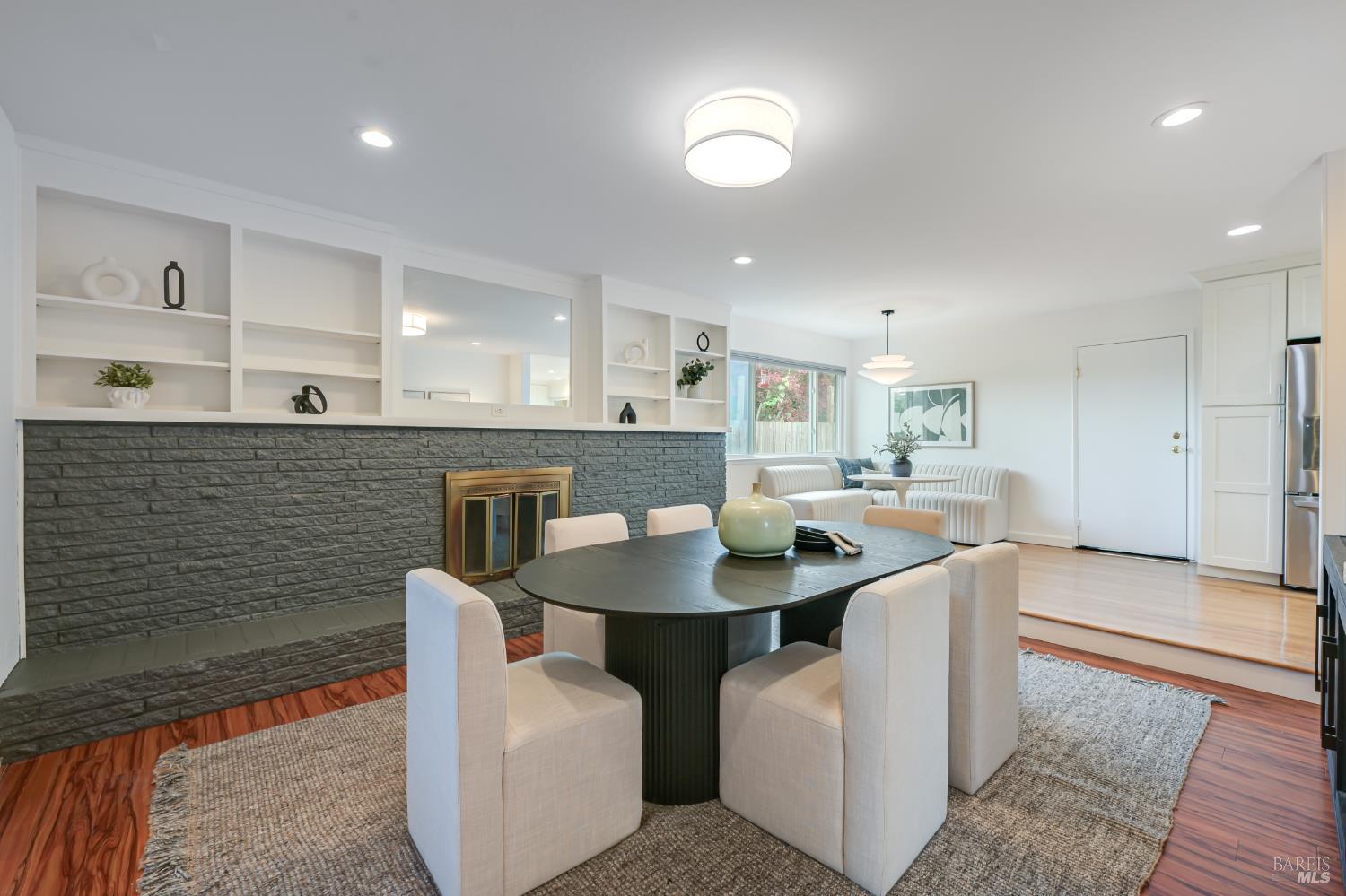 Detail Gallery Image 10 of 44 For 16 Wallace Way, San Rafael,  CA 94903 - 4 Beds | 3 Baths