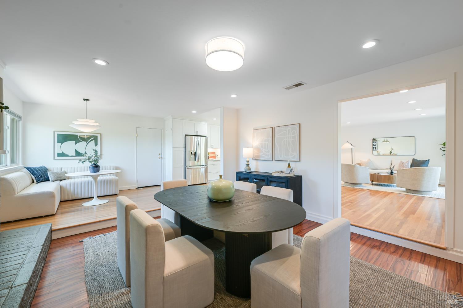 Detail Gallery Image 9 of 44 For 16 Wallace Way, San Rafael,  CA 94903 - 4 Beds | 3 Baths